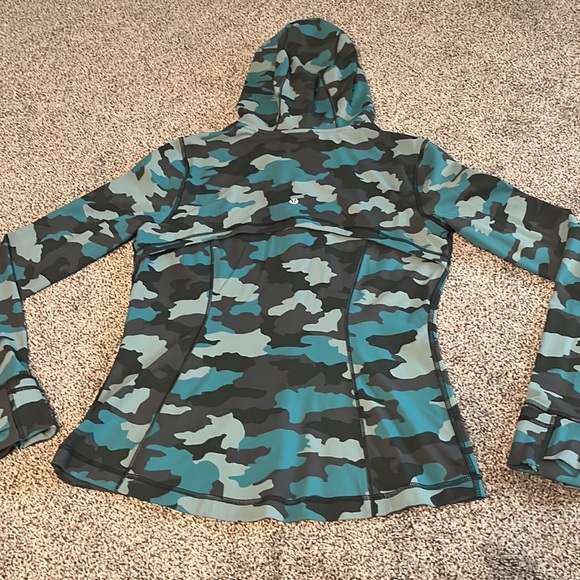 Lululemon hooded define jacket size 10 green, camo print - Picture 5 of 7